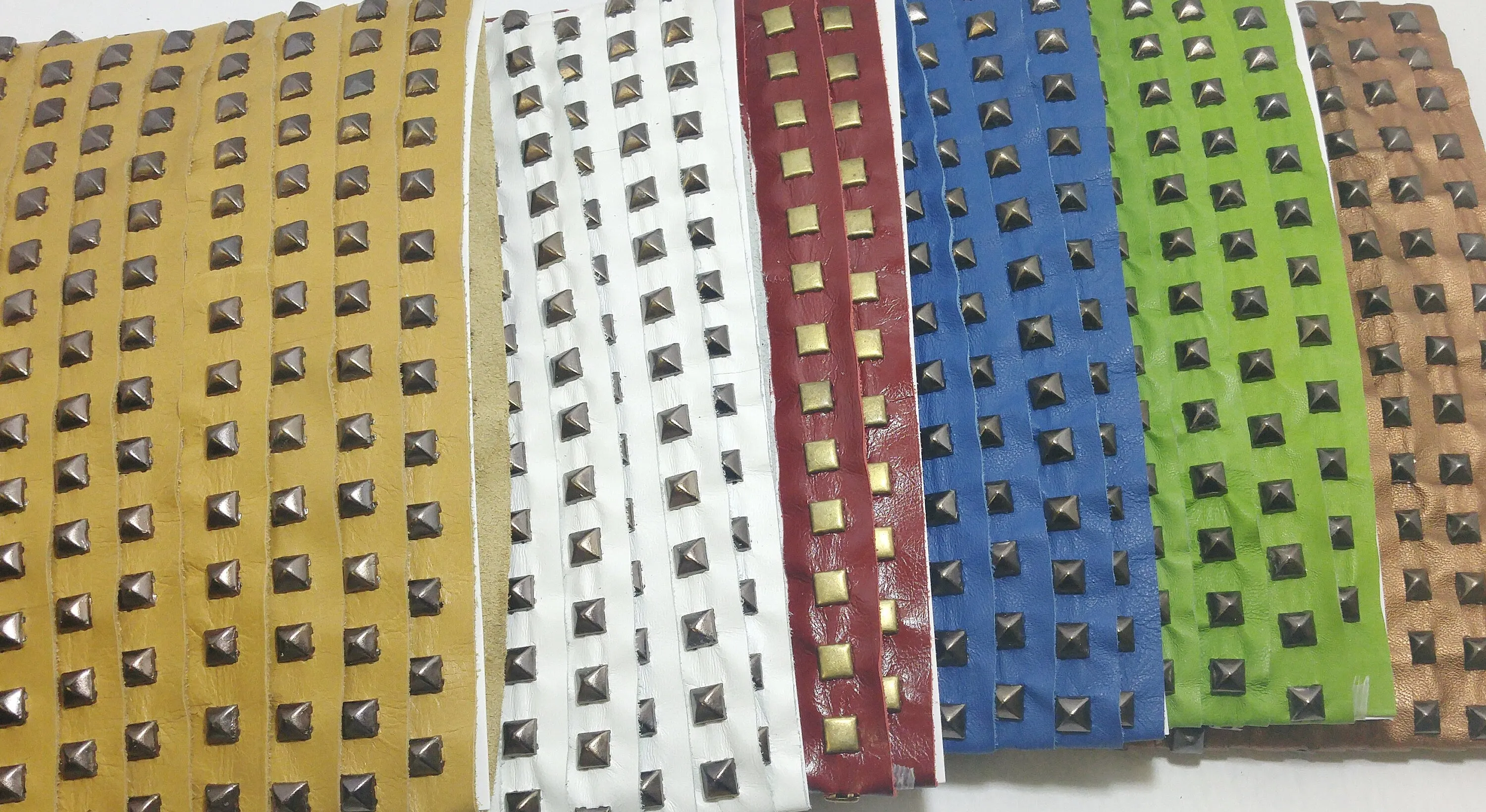 1 YD of 1" wide Genuine Cowhide Leather Trim with Square Pyramid Nailheads edge binding; top stitch; Euro Cores Ponta Bronze 3725XDA