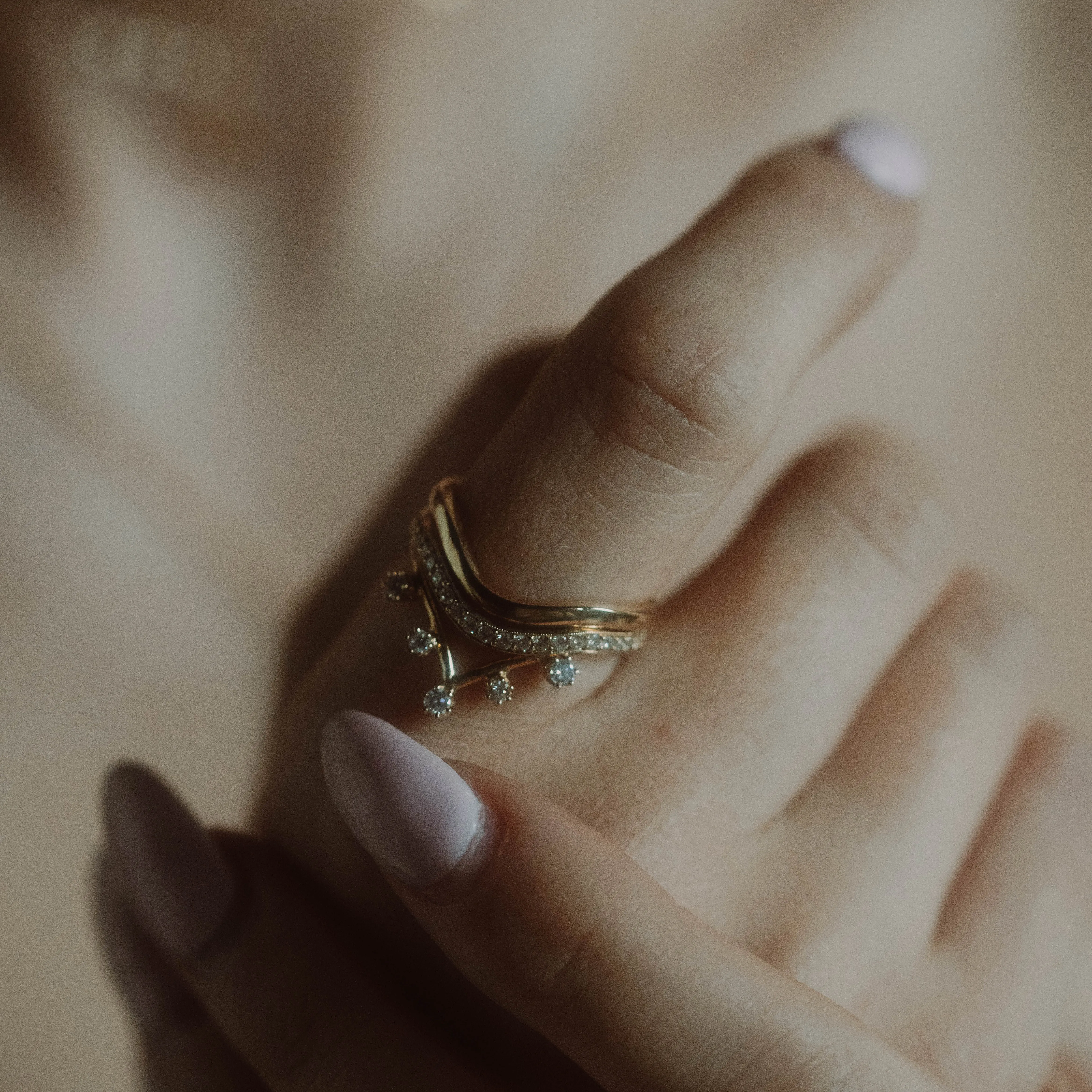 14k Low Tide Curved Band