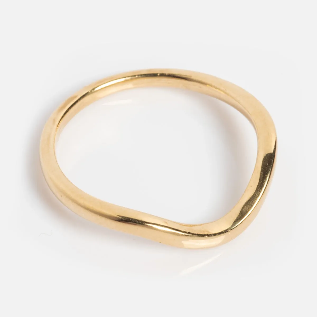 14k Low Tide Curved Band
