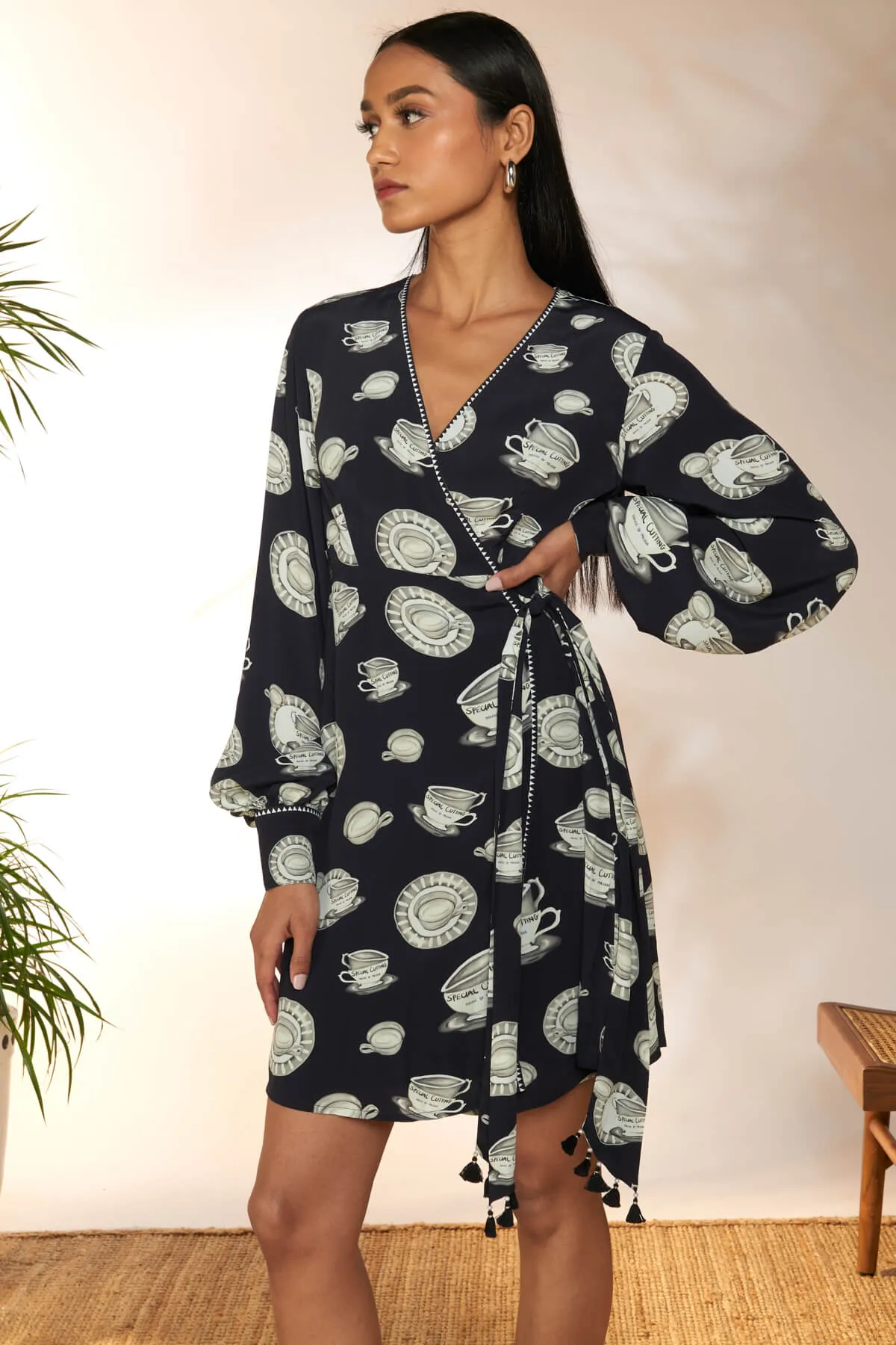 Black special cutting wrap dress