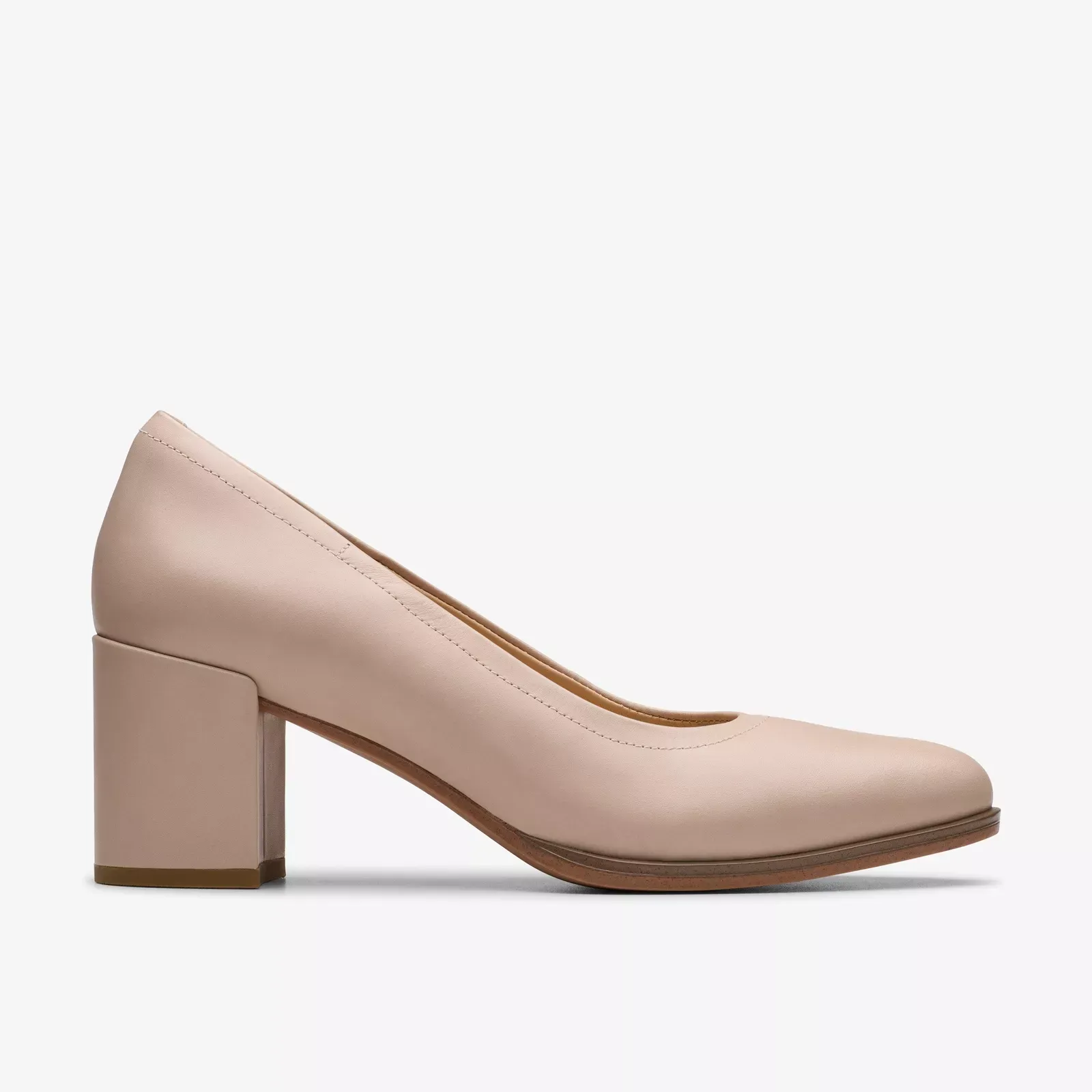 Clarks Women's Freva55 Court Sand Leather 26181336