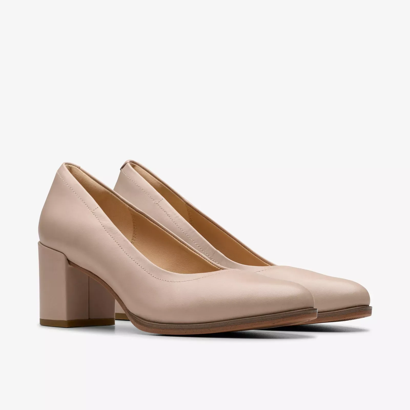 Clarks Women's Freva55 Court Sand Leather 26181336
