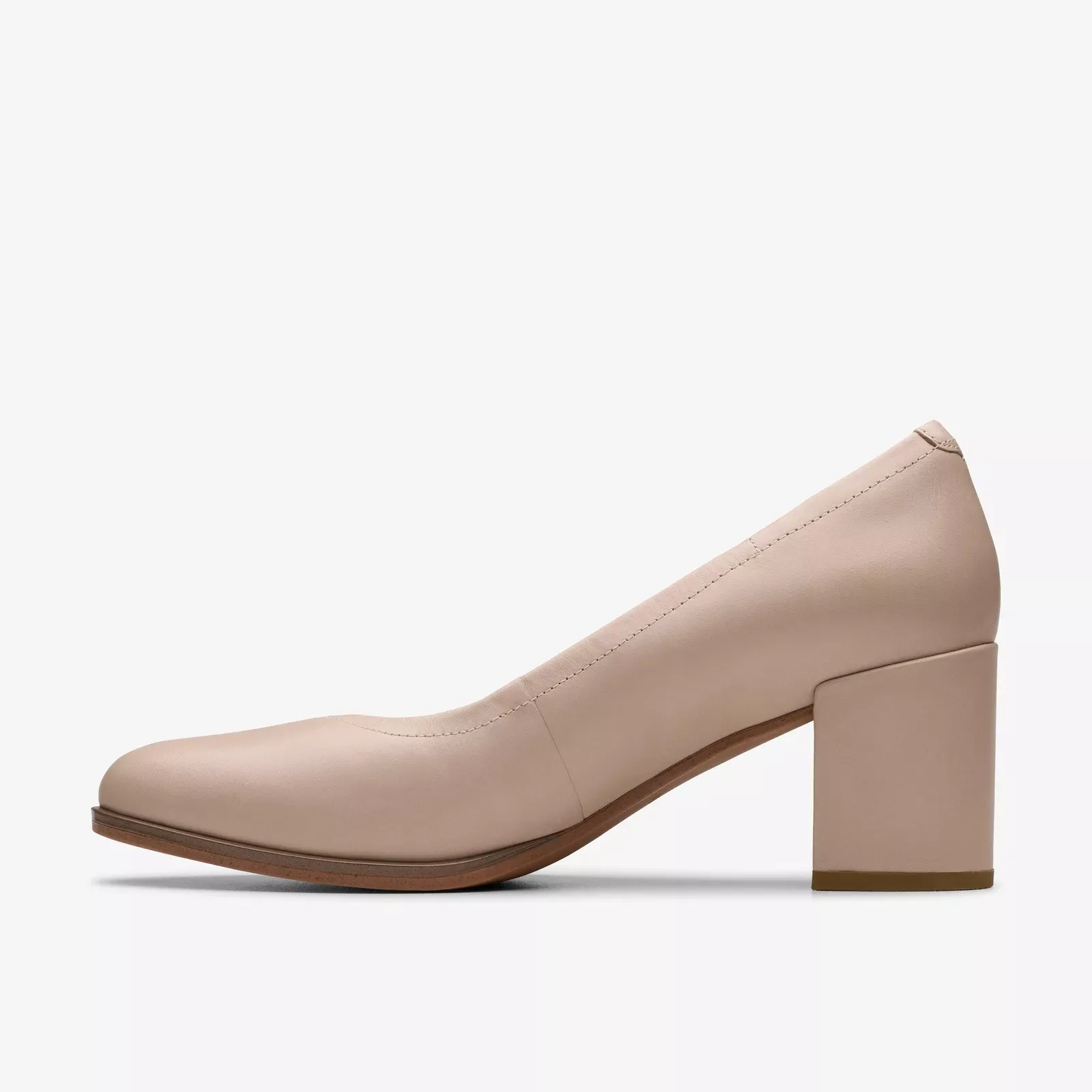 Clarks Women's Freva55 Court Sand Leather 26181336
