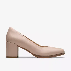 Clarks Women's Freva55 Court Sand Leather 26181336