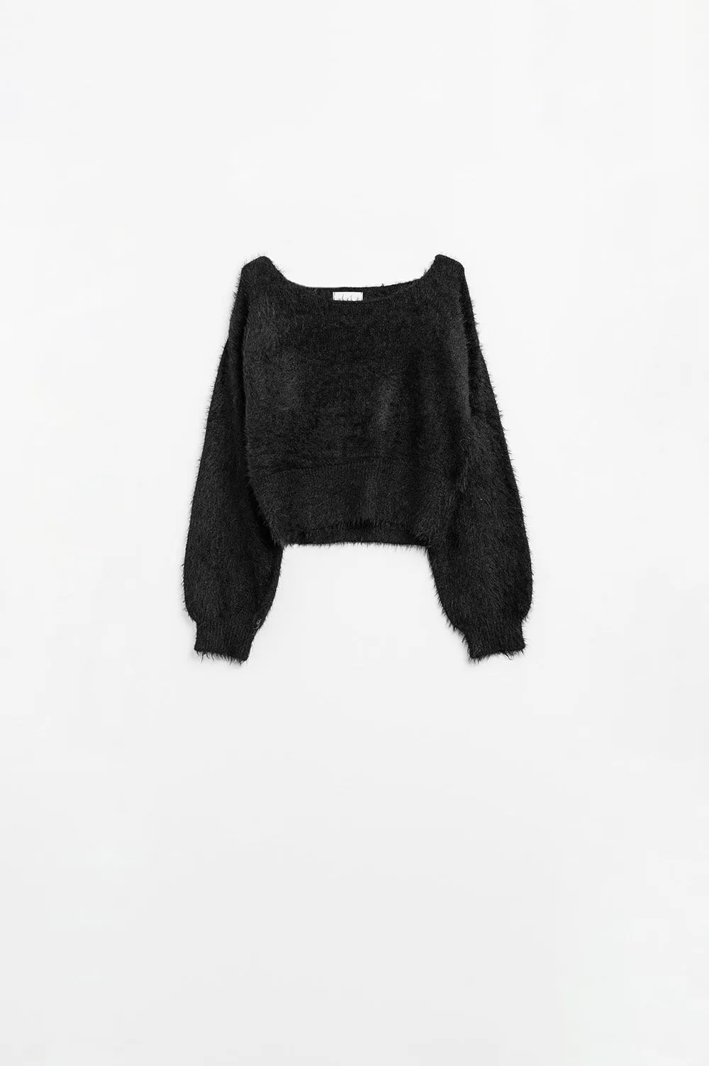 cropped fluffy sweater in black fitted at the waist