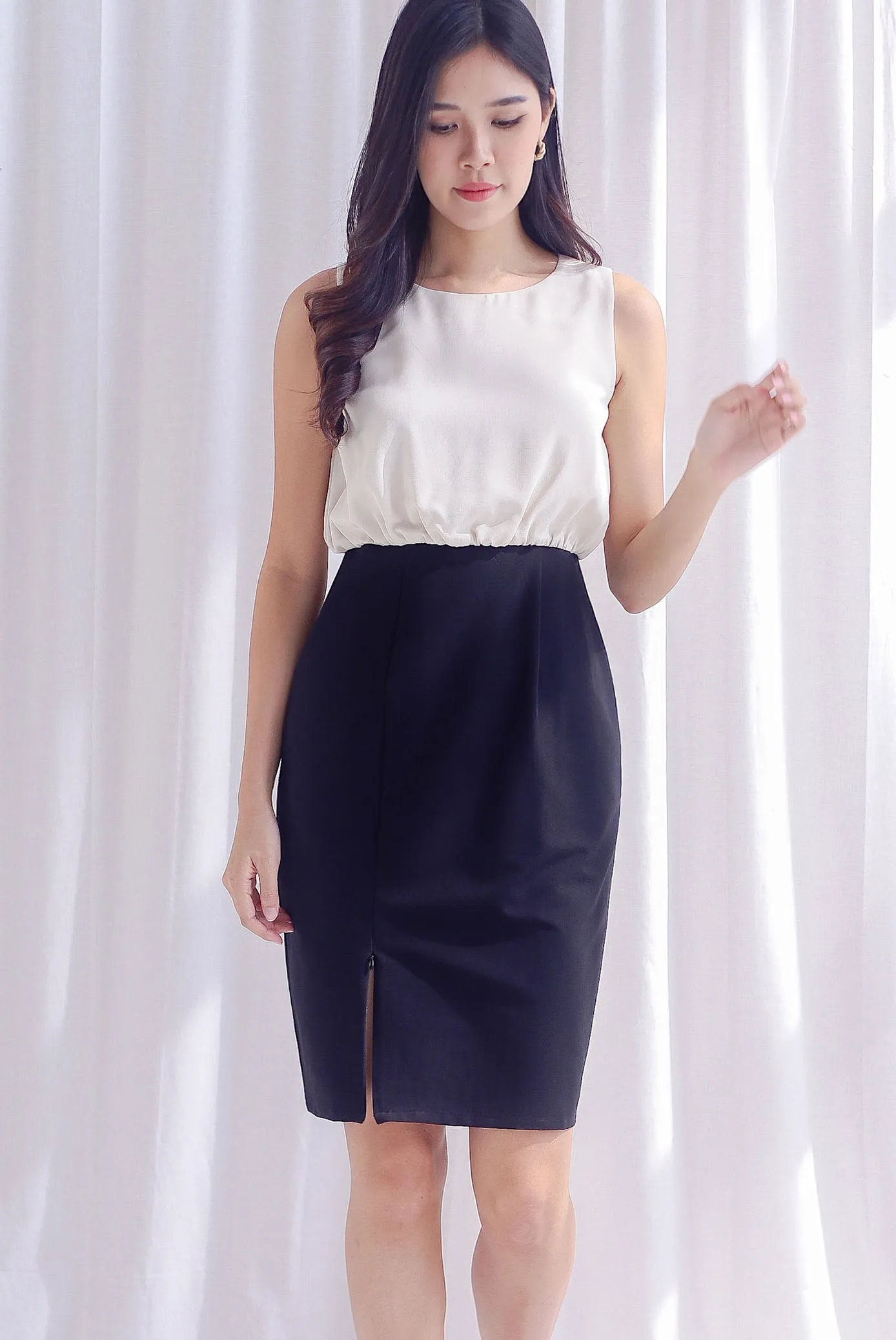 Dolores Ruched Colourblock Zip Slit Dress In Ecru/Black