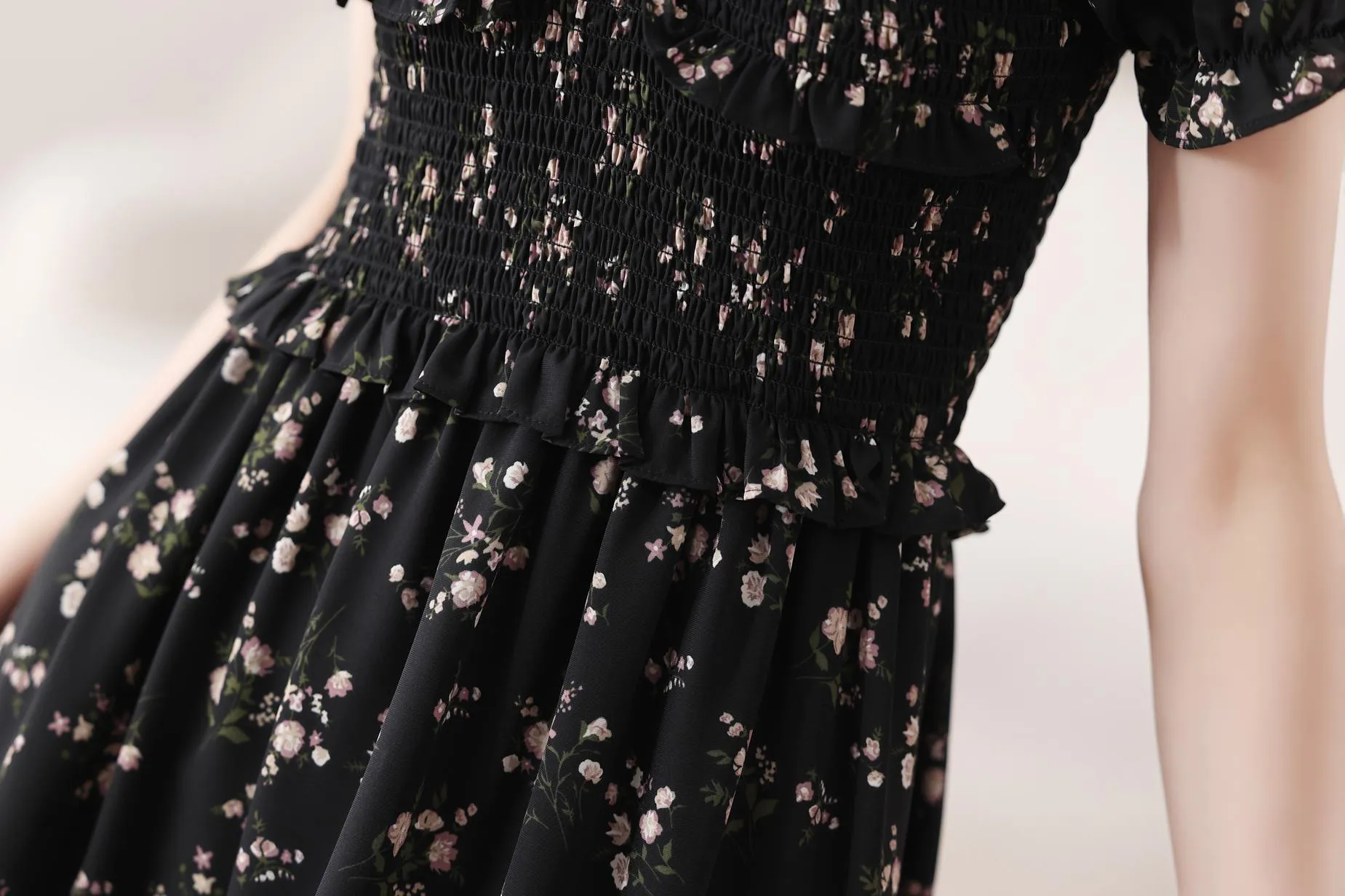 Dress with Ruched Sleeves and Adjustable Waist for a Flattering Fit