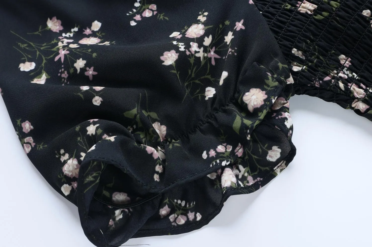Dress with Ruched Sleeves and Adjustable Waist for a Flattering Fit