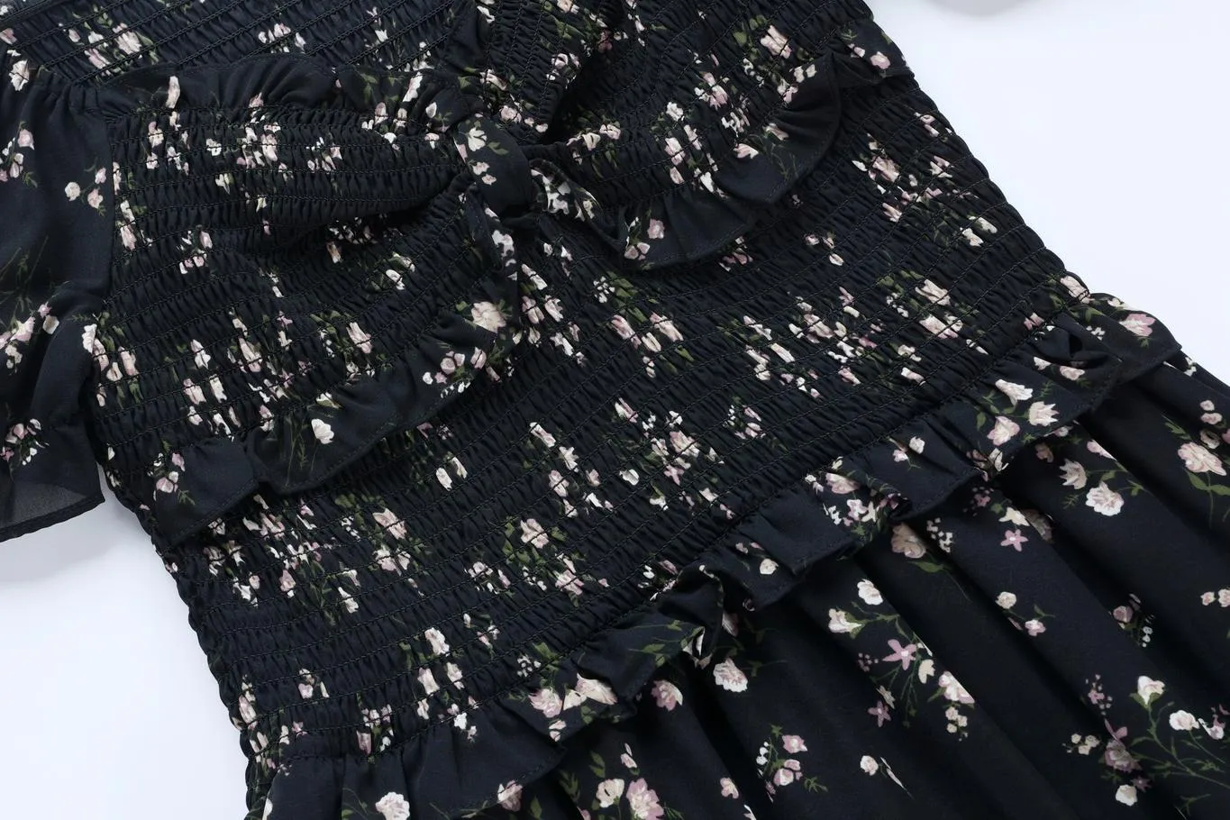 Dress with Ruched Sleeves and Adjustable Waist for a Flattering Fit