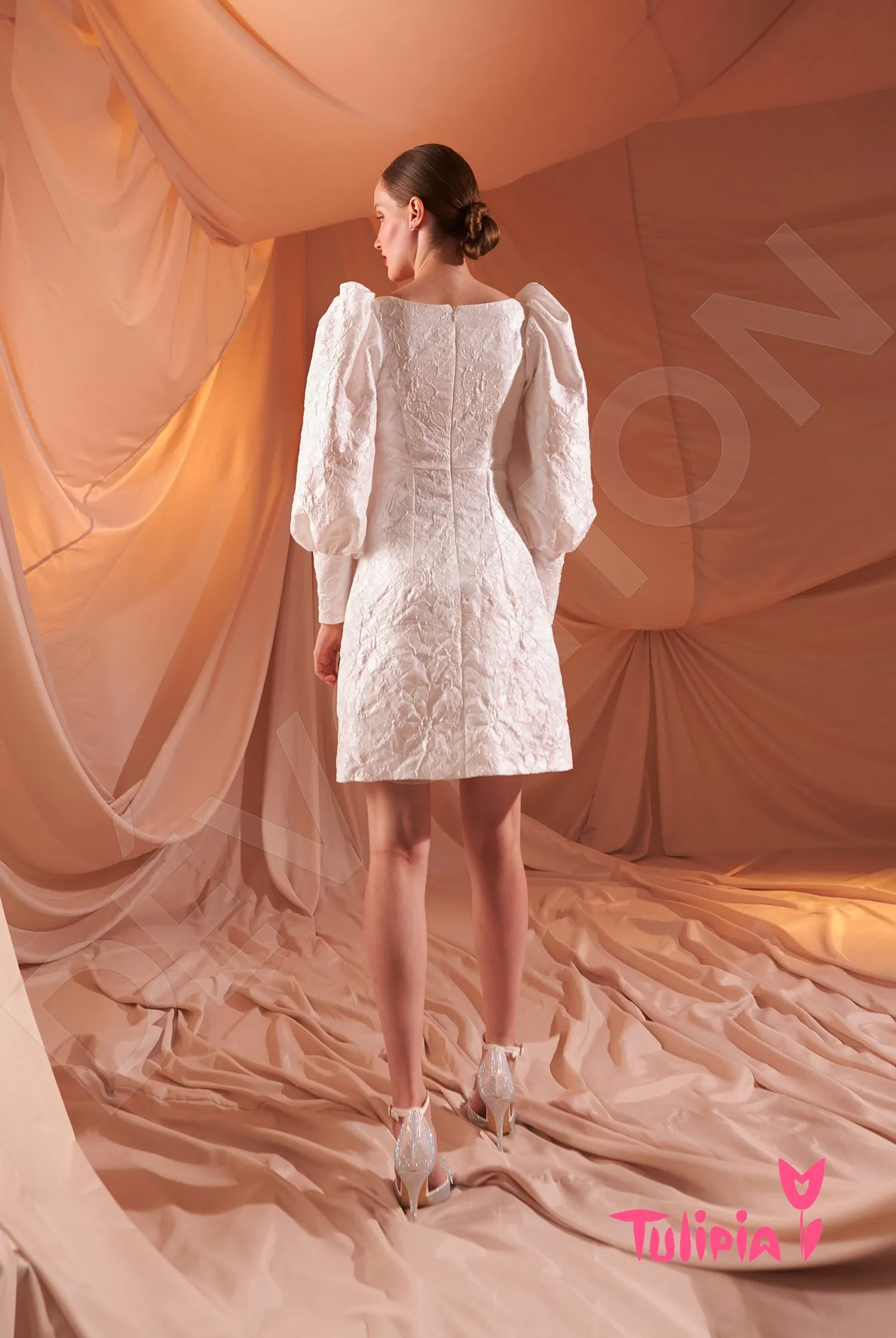 Dzholenda Sheath/Column V-neck Milk Wedding dress