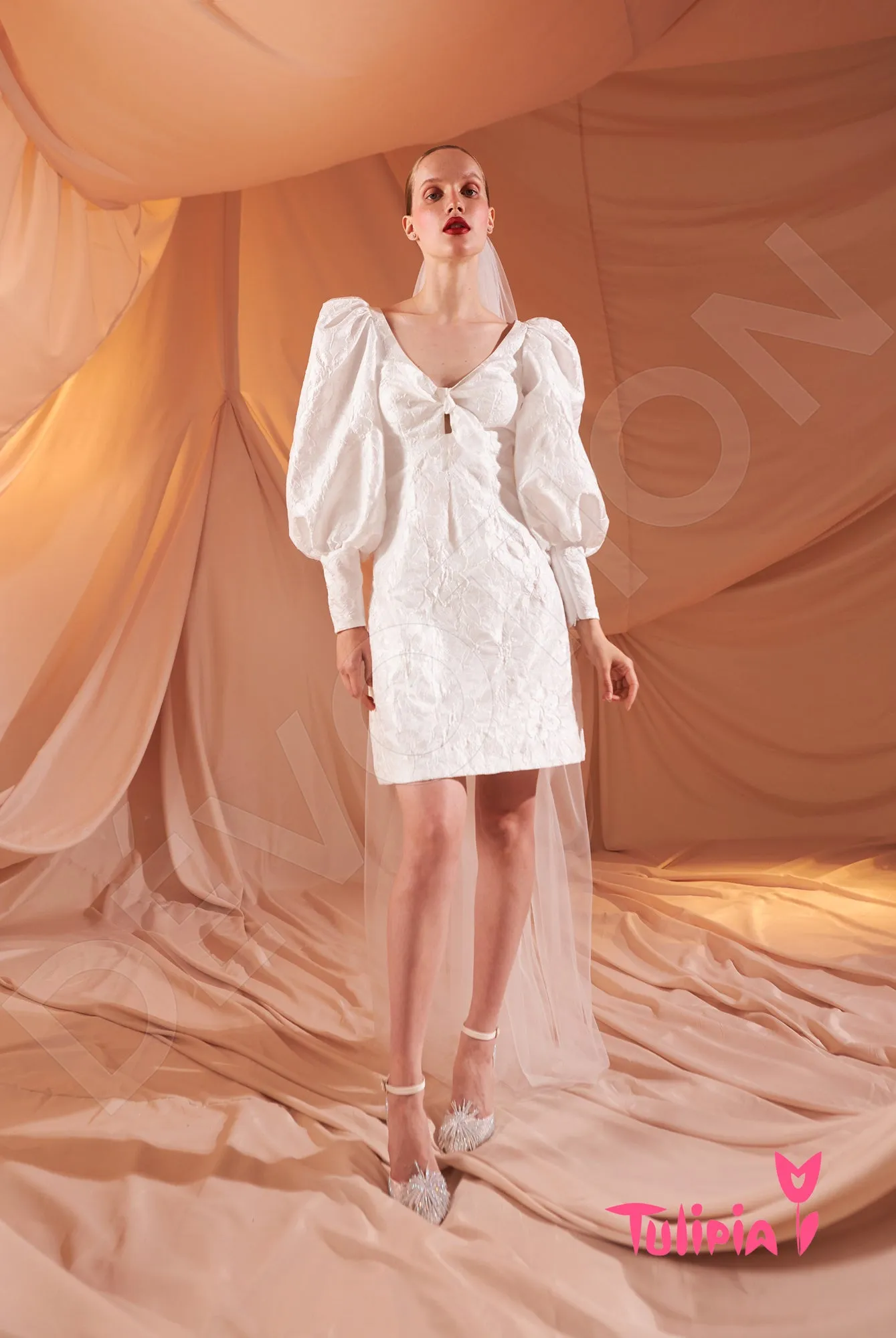 Dzholenda Sheath/Column V-neck Milk Wedding dress