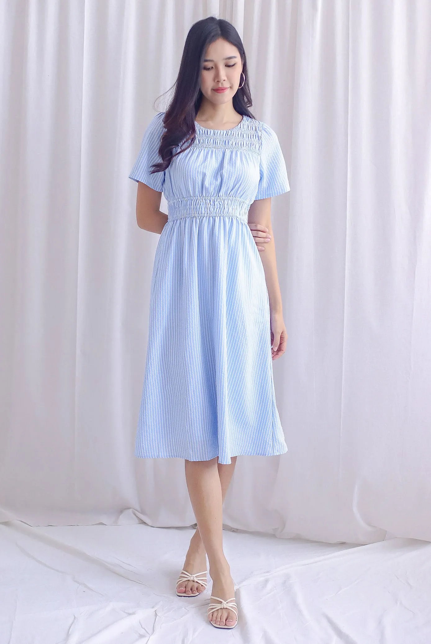Elorie Flutter Sleeve Ruched Midi Dress In Blue Stripes