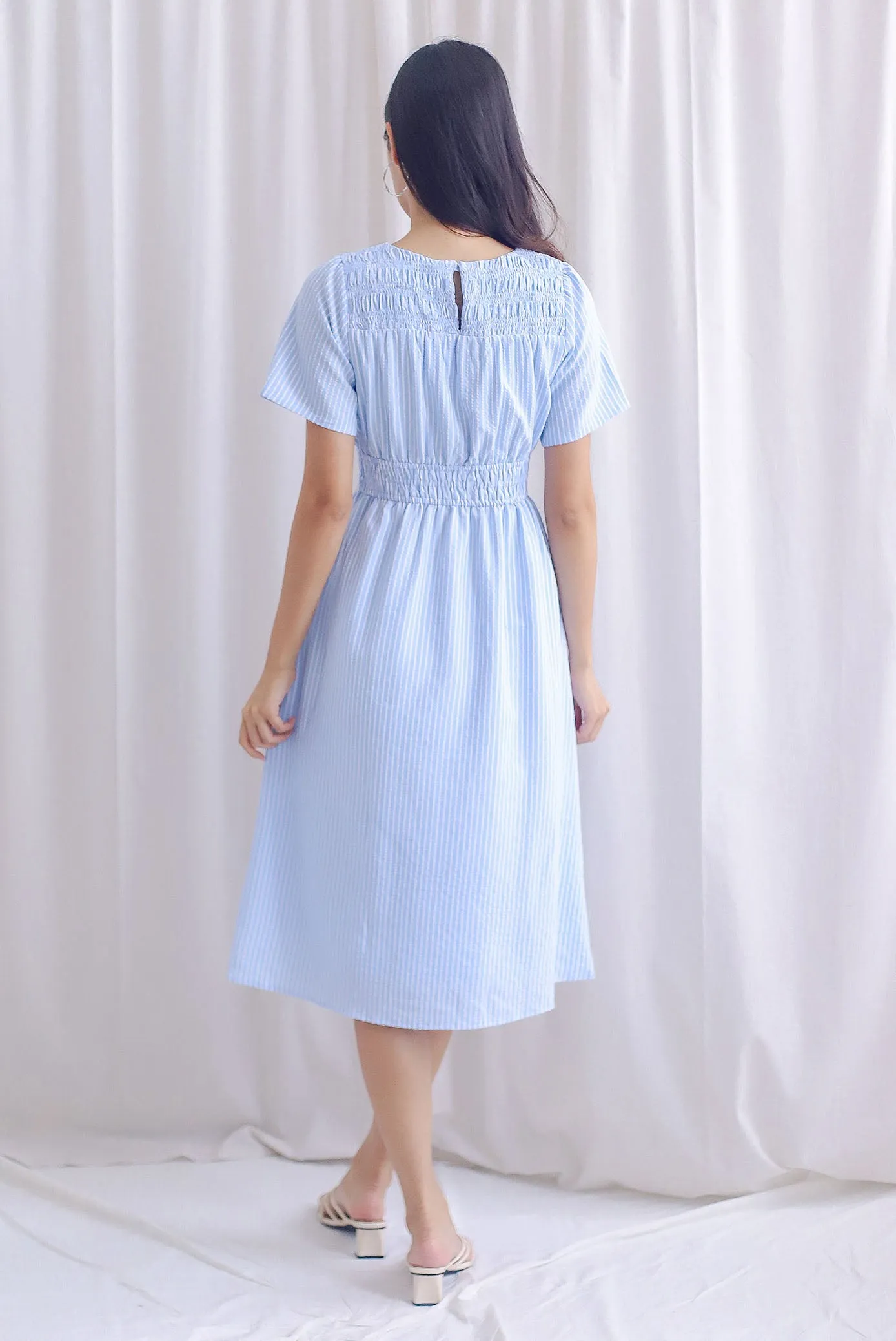 Elorie Flutter Sleeve Ruched Midi Dress In Blue Stripes