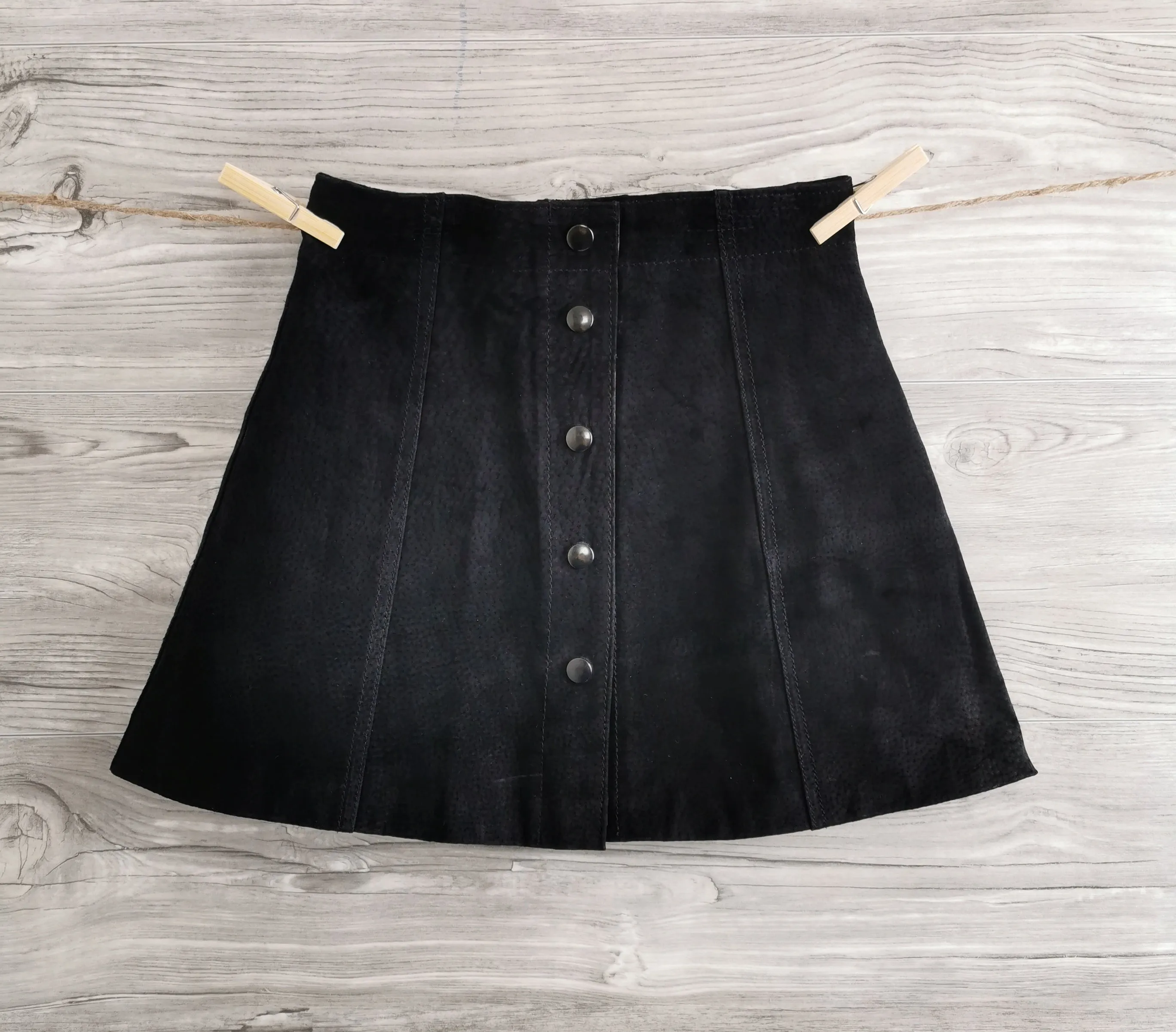 GIRL SIZE MEDIUM (10/12 YEARS) - CLASSIC HG KIDS, Black Leather Suede Skirt EUC B52
