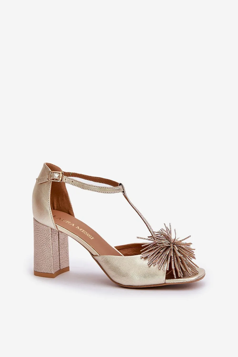 Heel sandals Step in style