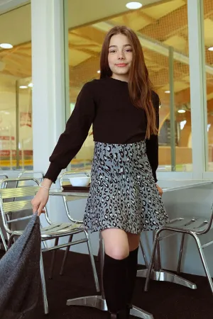 KNITTED SWEATER WITH RUFFLED CUFFS