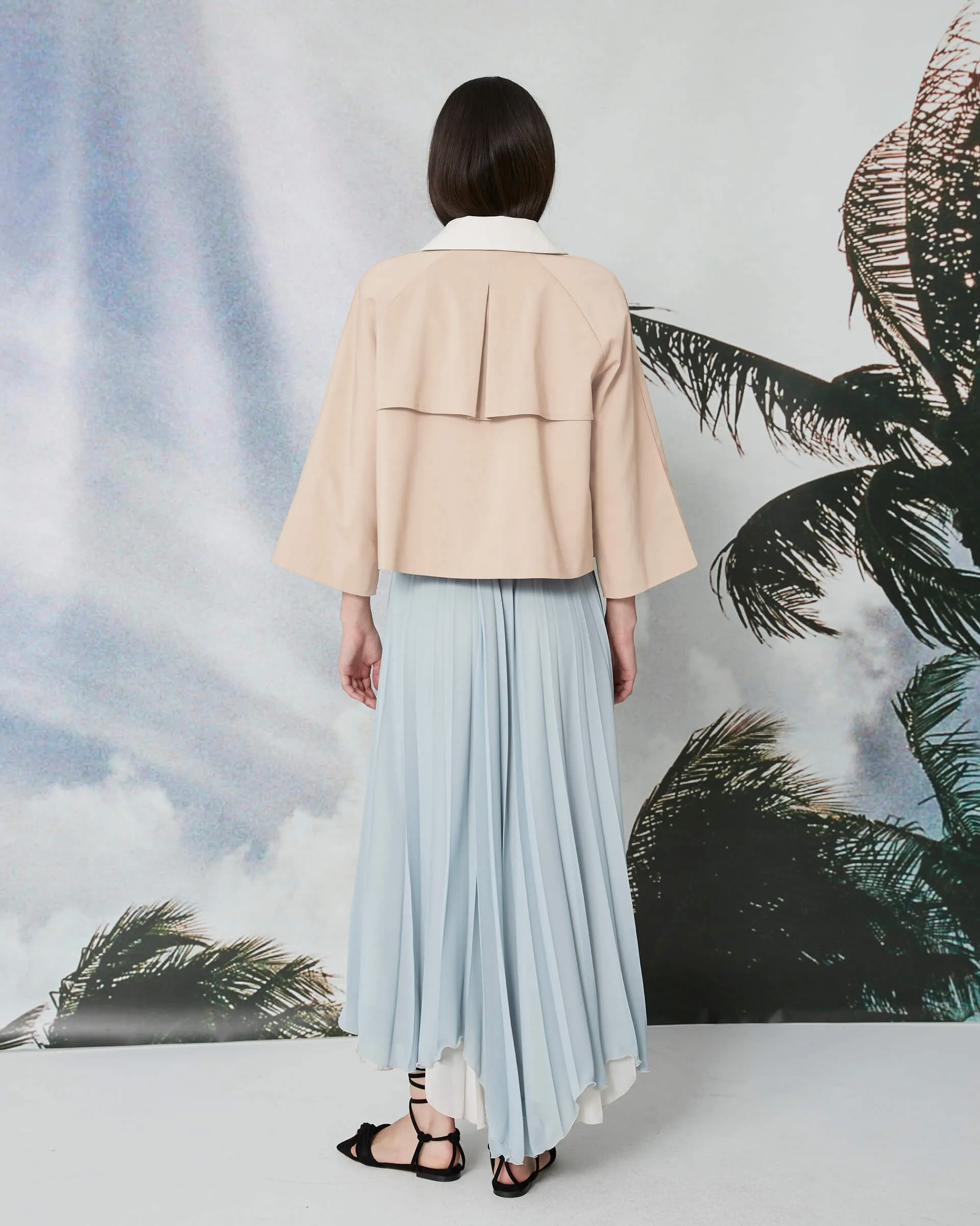 peacoat with contrasting collar