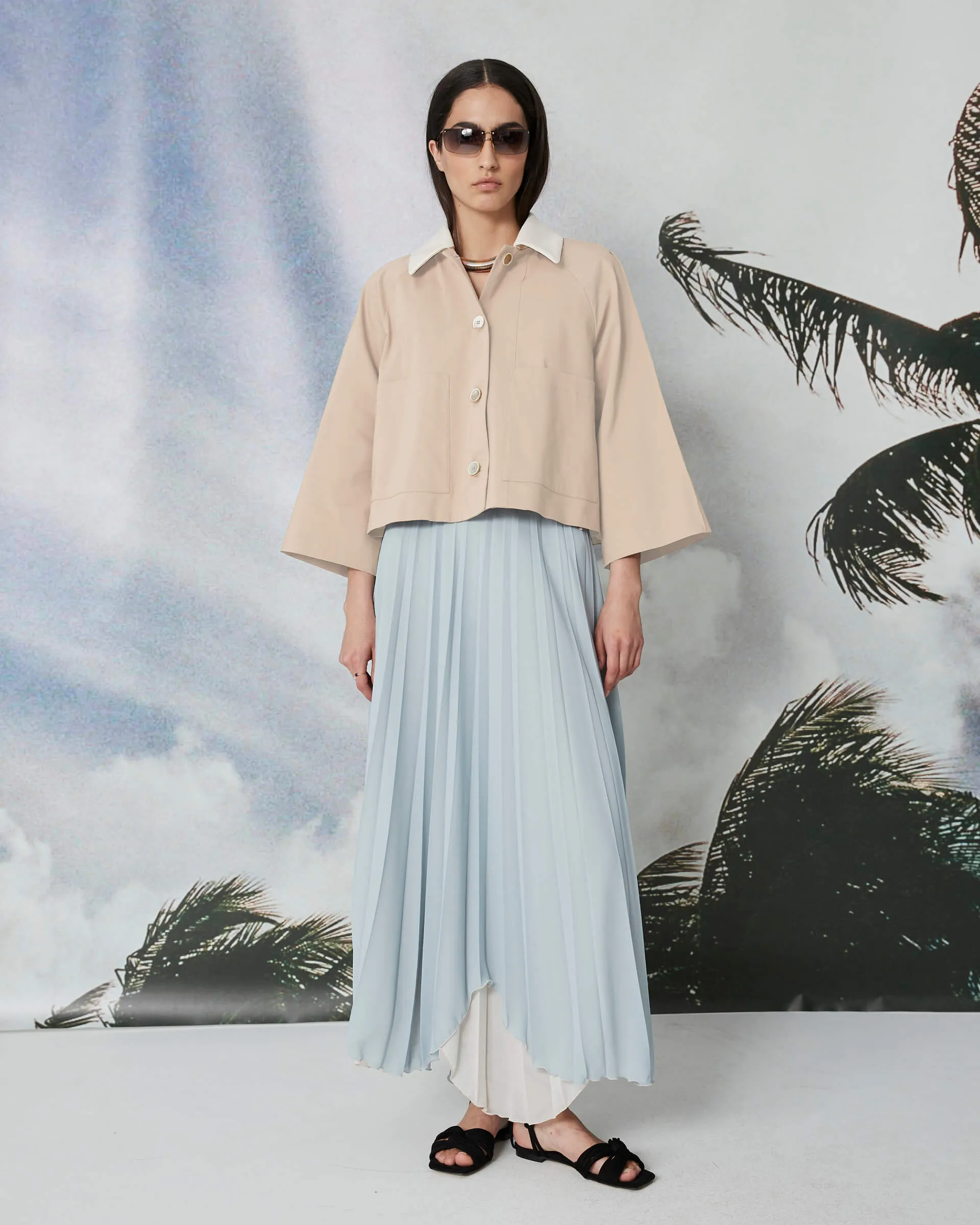 peacoat with contrasting collar