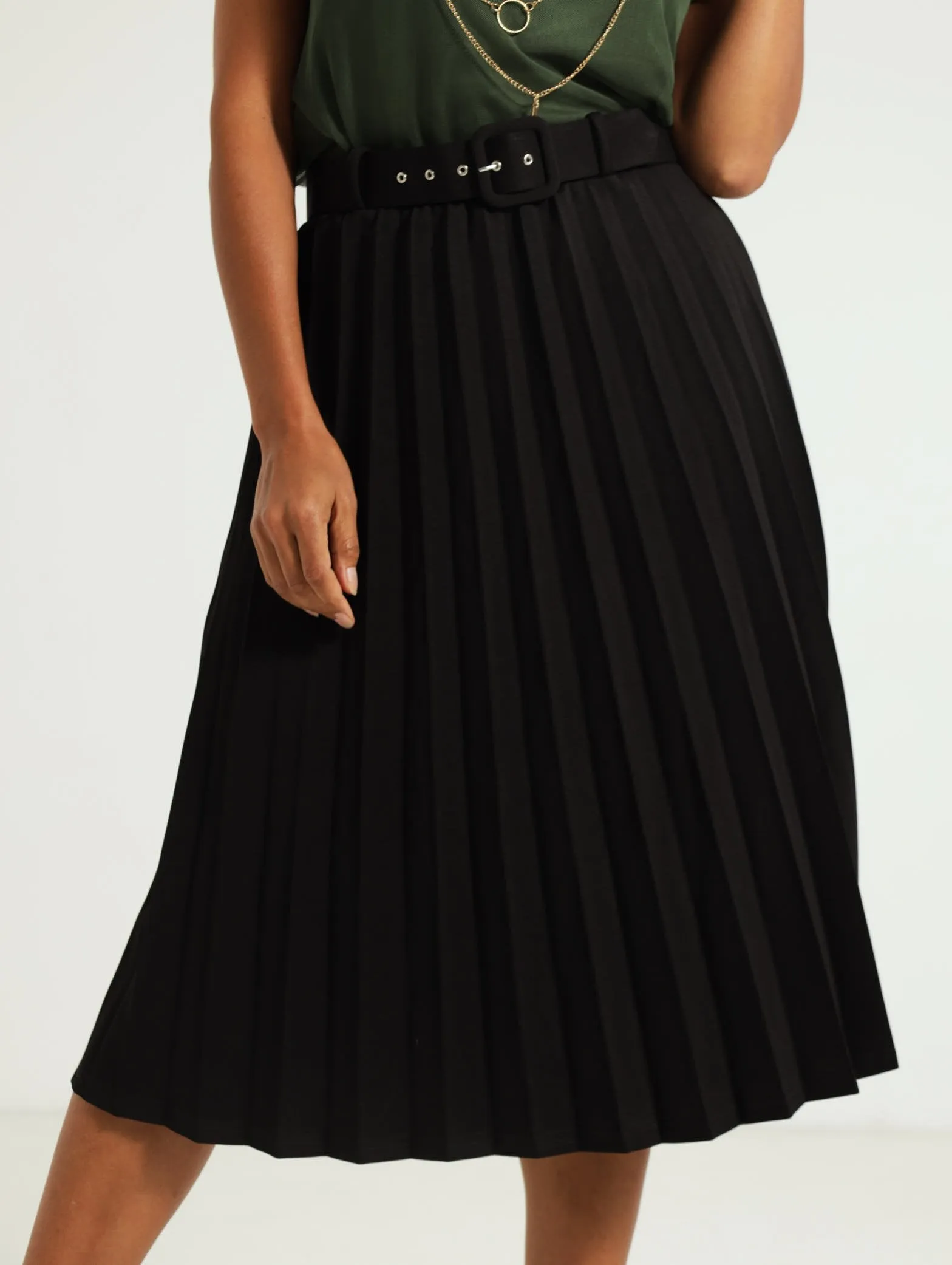 Pleated Skirt With Silver Buckle - Black