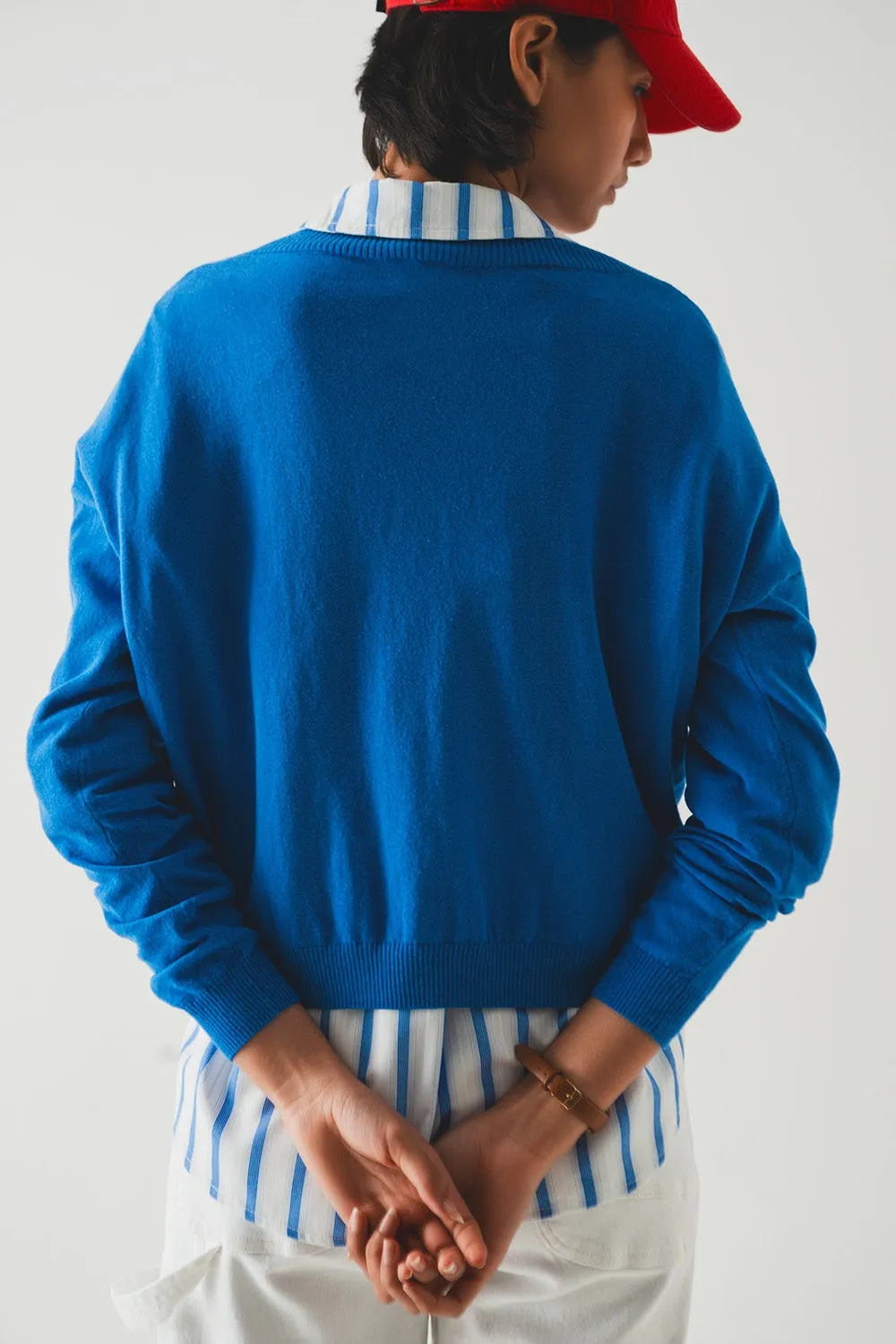 v neck fine knit sweater in blue