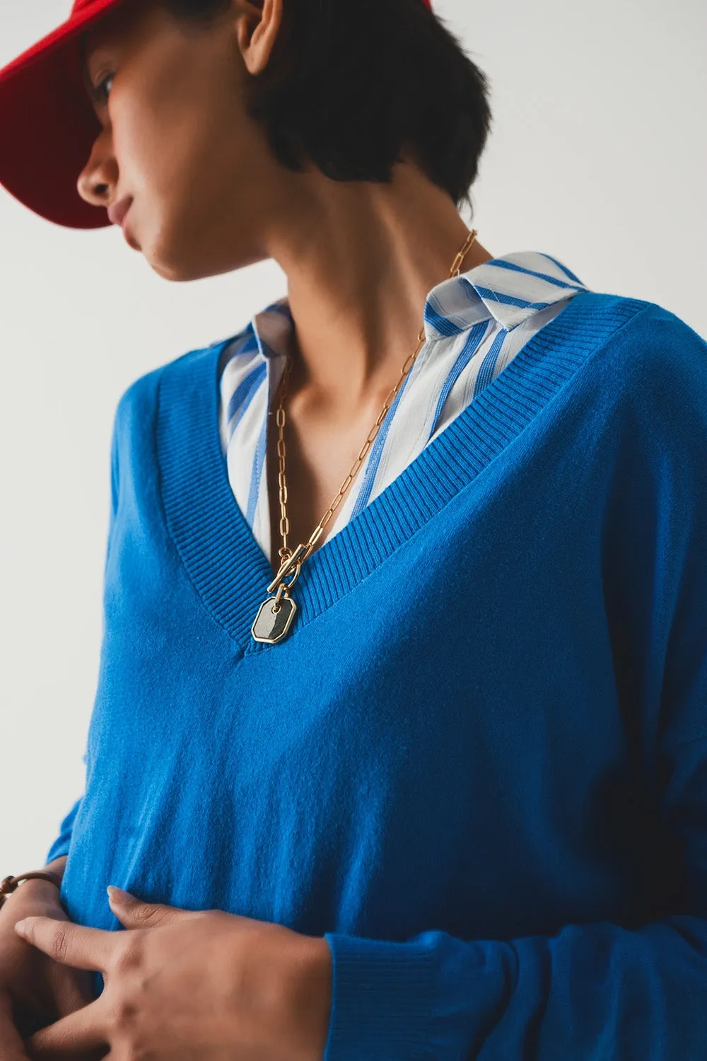 v neck fine knit sweater in blue