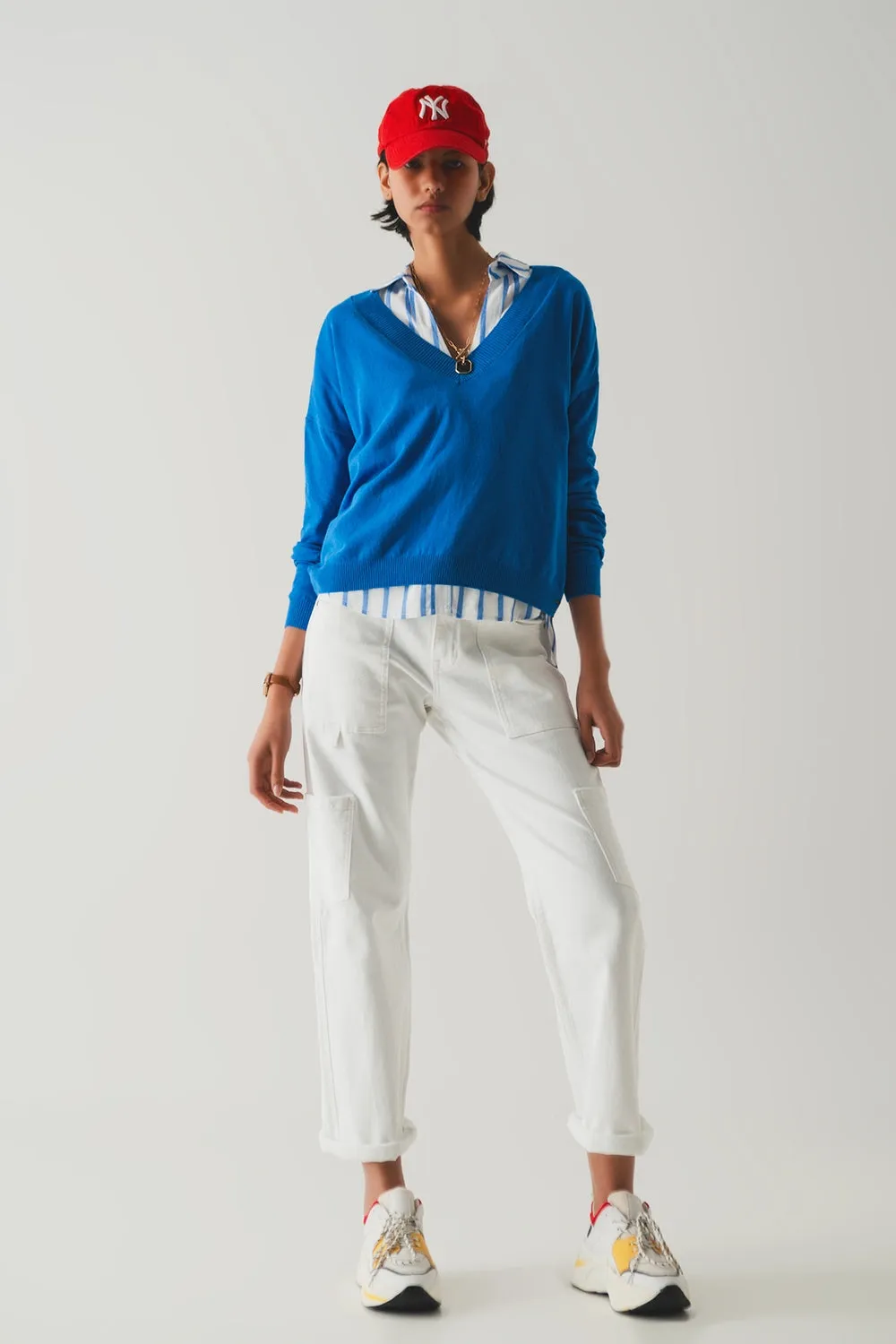 v neck fine knit sweater in blue