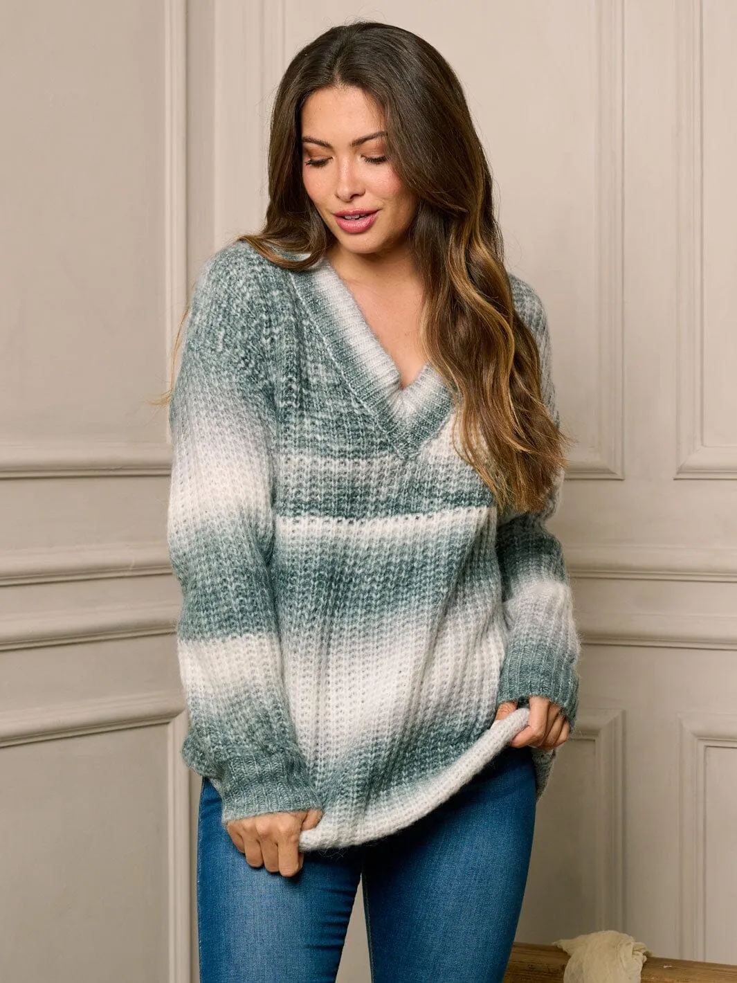 WOMEN'S LONG SLEEVE V-NECK COLORBLOCK PULLOVER SWEATER