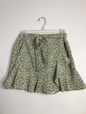Womens Size Sm Misses Green Altar'd State Skirt